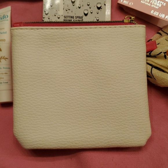 Beauty Sample Bag - Picture 5 of 6